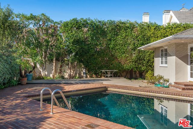 14972 CAMAROSA Drive, Pacific Palisades CA: https://media.crmls.org/mediaz/dcd3c12c-b99d-4d39-aedd-e5970483bc5a.jpg