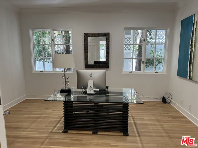 723 10th Street, Santa Monica CA: https://media.crmls.org/mediaz/dcd43e41-0703-4608-bdd8-50c97fcf33ff.jpg