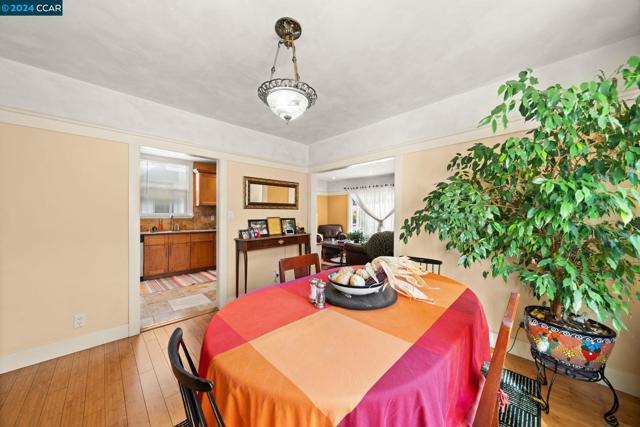 Image 12 of 46 For 2427 35th Ave