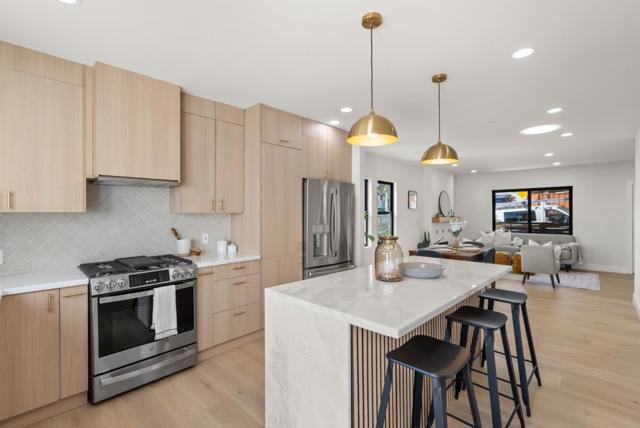 895 Laurel Avenue, Belmont CA: https://media.crmls.org/mediaz/dcd481b0-fc4b-44af-8a66-d333a7940f50.jpg