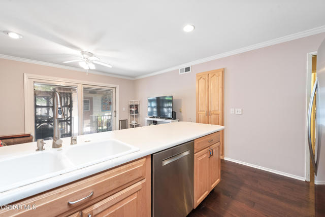 1122 Canterford Circle, Westlake Village CA: https://media.crmls.org/mediaz/dcd5af54-16e4-46e4-a1bc-f0cbf7095a77.jpg