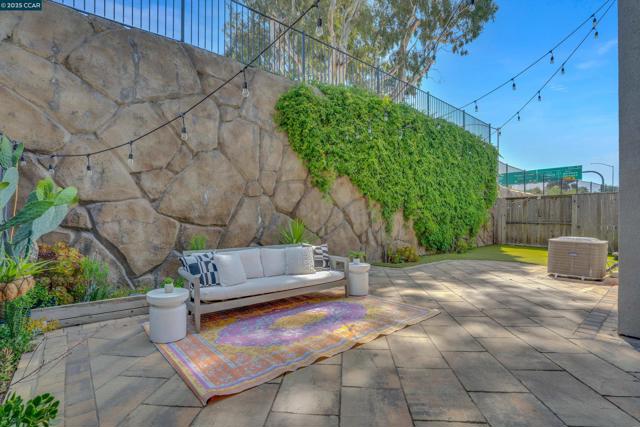 218 Ladybug Ln, Martinez CA: https://media.crmls.org/mediaz/dcd60e1c-4e49-40a6-8f8e-16586e8e9ee3.jpg
