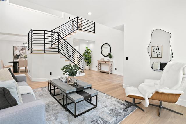 3198 Vintage Crest Dr, San Jose CA: https://media.crmls.org/mediaz/dcd6181e-6484-4cc1-b5a6-68dff063d1a8.jpg