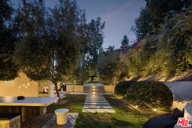 16745 Bosque Drive, Encino CA: https://media.crmls.org/mediaz/dcd62342-df19-4fae-b3b2-e26c7be332c2.jpg