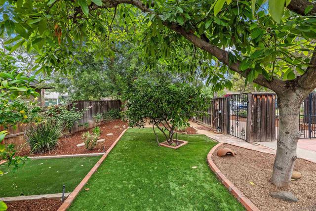 433 E 6Th Ave, Escondido CA: https://media.crmls.org/mediaz/dcd6bfcc-9ccb-4888-b056-d29c7709b774.jpg