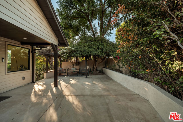 579 Crane Boulevard photo 43