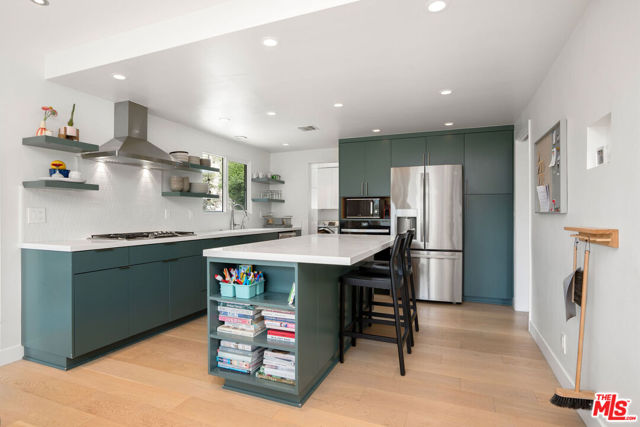 1741 Golf Club Drive, Glendale CA: https://media.crmls.org/mediaz/dcd6fce1-c4bf-4101-9186-2ff61cd02062.jpg