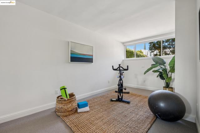612 Longridge Rd, Oakland CA: https://media.crmls.org/mediaz/dcd70b60-bacf-4f31-941f-947de10d80b1.jpg