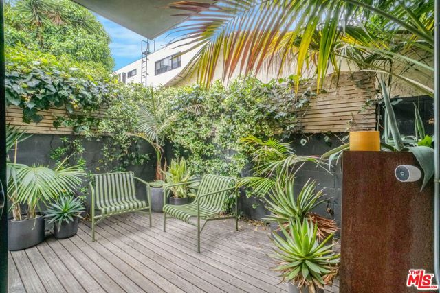 1335 N Fuller Avenue, Los Angeles CA: https://media.crmls.org/mediaz/dcd7972a-f3e4-4bfd-b09d-e2972c818f21.jpg