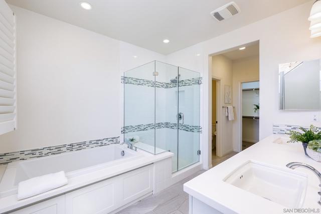 16291 Veridian Cir, San Diego CA: https://media.crmls.org/mediaz/dcd8f730-d301-4865-ba91-480d31f24f32.jpg
