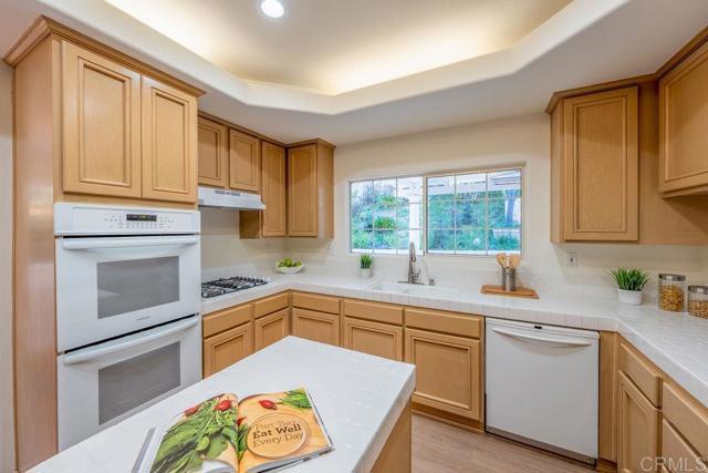 Detail Gallery Image 4 of 32 For 4064 Lemonberry Pl, Thousand Oaks,  CA 91362 - 4 Beds | 3 Baths