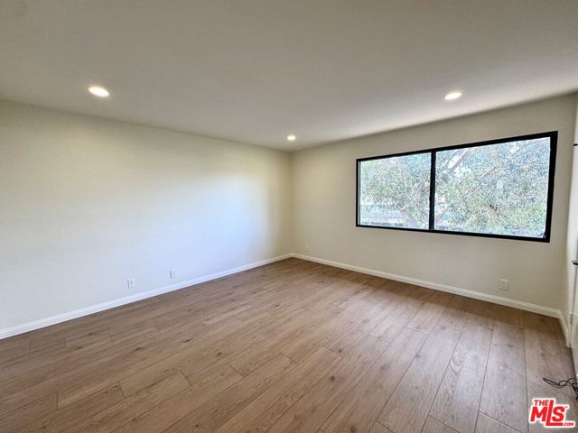 7756 Sailboat Circle, Huntington Beach CA: https://media.crmls.org/mediaz/dcd9676e-c00c-4df5-a6ee-a9a2f9f10b7b.jpg