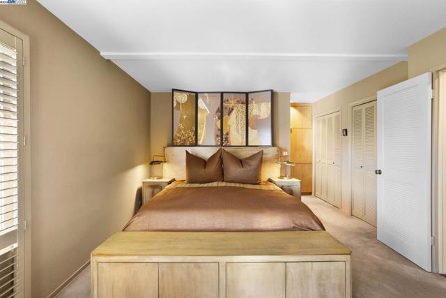 3 Abbott Way, Piedmont CA: https://media.crmls.org/mediaz/dcd99863-1693-4333-9c66-21b62ae3ff9d.jpg