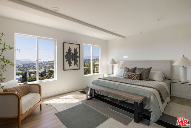 2391 Yorkshire Drive, Los Angeles CA: https://media.crmls.org/mediaz/dcda0fa5-e7ca-4146-8476-03900951d864.jpg