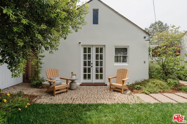 226 N Arden Boulevard, Los Angeles CA: https://media.crmls.org/mediaz/dcdb3e0b-9dce-43e1-be3d-b8c217e7dbfe.jpg