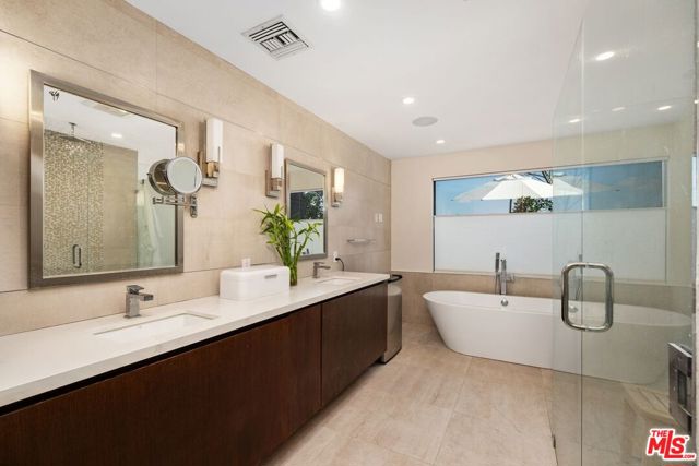 8545 Charl Lane, Los Angeles CA: https://media.crmls.org/mediaz/dcdc9b5f-7d76-4832-a6cc-a69525c6753b.jpg