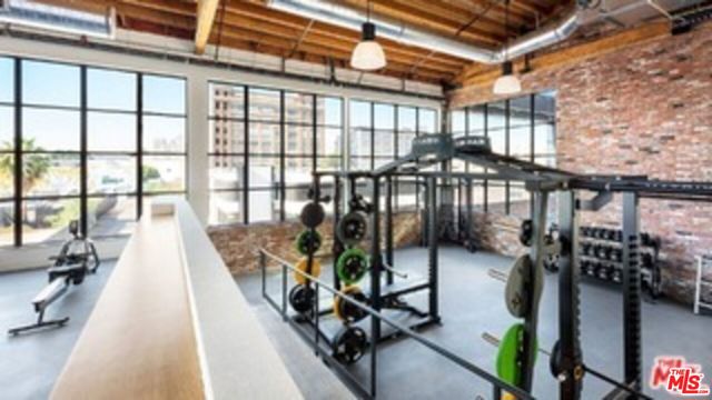 695 S Santa Fe Avenue, Los Angeles CA: https://media.crmls.org/mediaz/dcdca48f-7b04-499b-8347-6277955d0a7c.jpg