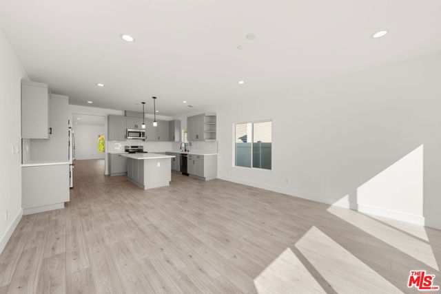 20280 Newton Street, Corona CA: https://media.crmls.org/mediaz/dcdcfbc7-b70b-47d0-8472-a5bb0ca02994.jpg