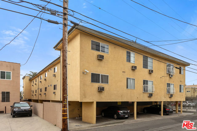 721 W 30th Street, Los Angeles CA: https://media.crmls.org/mediaz/dcdd6e00-e5fb-4367-95e4-3bc872cef6e5.jpg