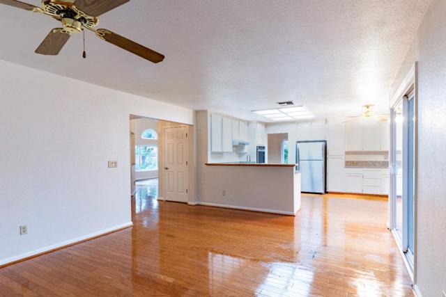 4200 Ciello Court, Cameron Park CA: https://media.crmls.org/mediaz/dcdde750-1b29-4340-973d-015a6862348d.jpg