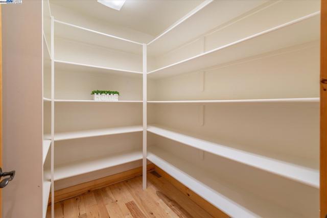 10023 S River Street, Truckee CA: https://media.crmls.org/mediaz/dcdf5dde-c5b8-406b-8271-afa4ec8ef5a5.jpg
