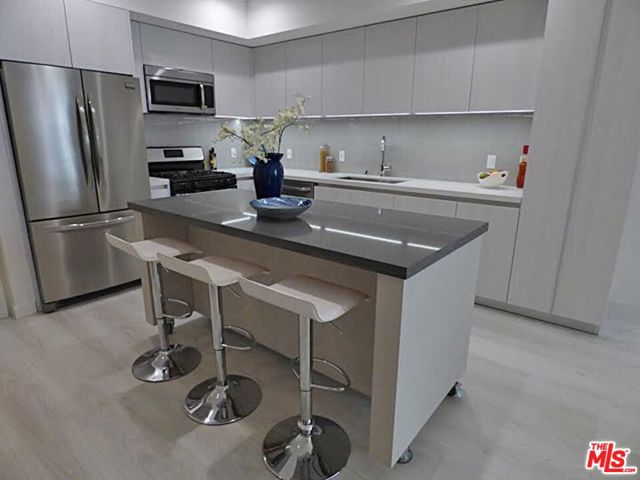 1526 ARMACOST Avenue, Los Angeles CA: https://media.crmls.org/mediaz/dcdf7ca5-cf2d-4c46-89e7-3d48a67c6eb0.jpg