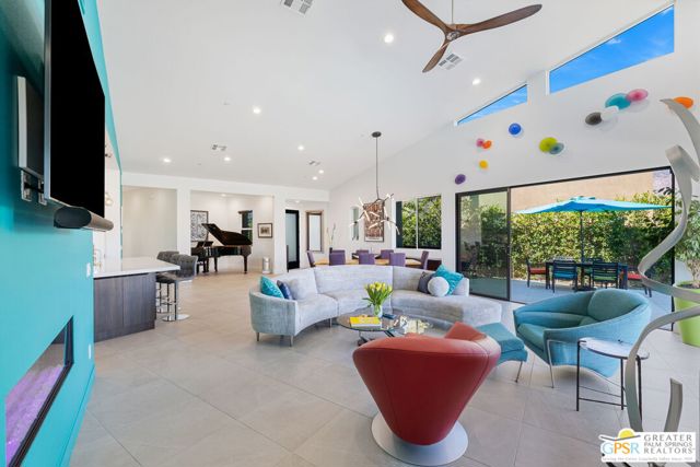 4321 Lumina Way, Palm Springs CA: https://media.crmls.org/mediaz/dcdfd345-4a2b-4d87-83e9-6edb03f7a2c9.jpg