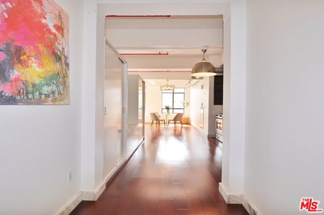 849 S Broadway, Los Angeles CA: https://media.crmls.org/mediaz/dcdfdf98-ed88-491c-87e4-858780568601.jpg