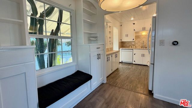 6257 Alcove Avenue, North Hollywood CA: https://media.crmls.org/mediaz/dce05bb6-fcef-4974-9277-c880471cc078.jpg