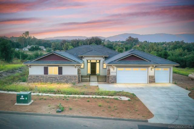 29527 Viking View Ln, Valley Center CA: https://media.crmls.org/mediaz/dce0b6b0-5243-4665-9cfc-ac64e931cd06.jpg