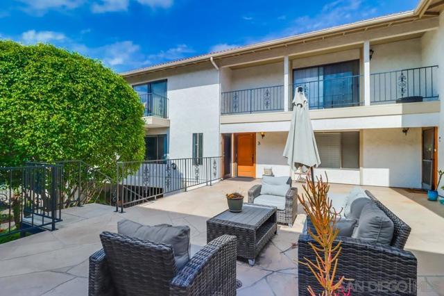 835 E Ave, Coronado CA: https://media.crmls.org/mediaz/dce178f1-8576-48a8-bb55-692243674975.jpg