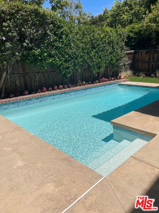 603 Racquet Club Lane, Thousand Oaks CA: https://media.crmls.org/mediaz/dce21175-890f-4177-86b6-13024baabd8f.jpg