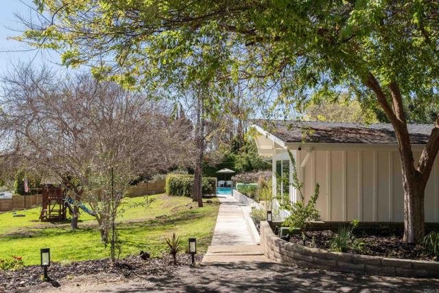 Detail Gallery Image 16 of 39 For 1743 Green Briar Circle, Fallbrook,  CA 92028 - 3 Beds | 2 Baths