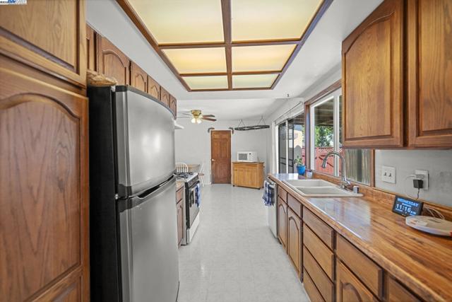 676 Colusa Way, Livermore CA: https://media.crmls.org/mediaz/dce28563-f7f8-4567-8b8f-3a13cdaf4b41.jpg