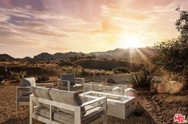 5195 Pioneertown Road, Pioneertown CA: https://media.crmls.org/mediaz/dce33de1-ba56-4723-a897-f02c2a485742.jpg