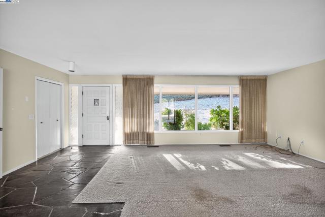 20521 Upper Hillview Dr, Sonora CA: https://media.crmls.org/mediaz/dce3a396-199c-4730-9f49-4c43825cdebd.jpg