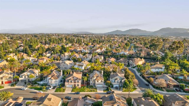 29487 Georgetown Ln, Temecula CA: https://media.crmls.org/mediaz/dce3feaa-7bea-4904-a753-b8bb5623fbbb.jpg