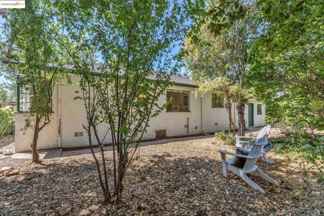 22574 6Th St, Hayward CA: https://media.crmls.org/mediaz/dce4291b-eee5-4558-bfbf-ab8e3f0bb2fb.jpg