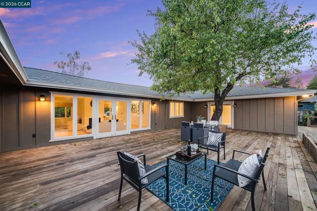 102 Hillcrest Dr, Orinda CA: https://media.crmls.org/mediaz/dce4450a-62ce-47e4-93f4-3858601378b7.jpg