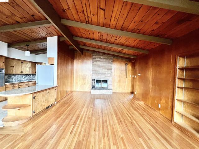 58 Pomona St, Crockett CA: https://media.crmls.org/mediaz/dce44906-3673-4cde-98d2-8e6bd9456749.jpg