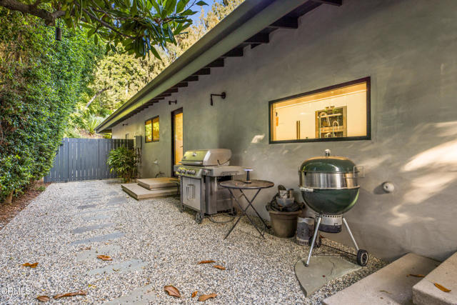 1240 Chateau Road, Pasadena CA: https://media.crmls.org/mediaz/dce593a4-52dc-4037-9c90-bef7df8ec3f2.jpg