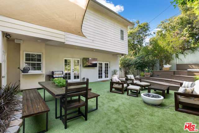 1110 N Beverly Glen Boulevard, Los Angeles CA: https://media.crmls.org/mediaz/dce67374-2852-48fa-8b06-3b6891604c00.jpg