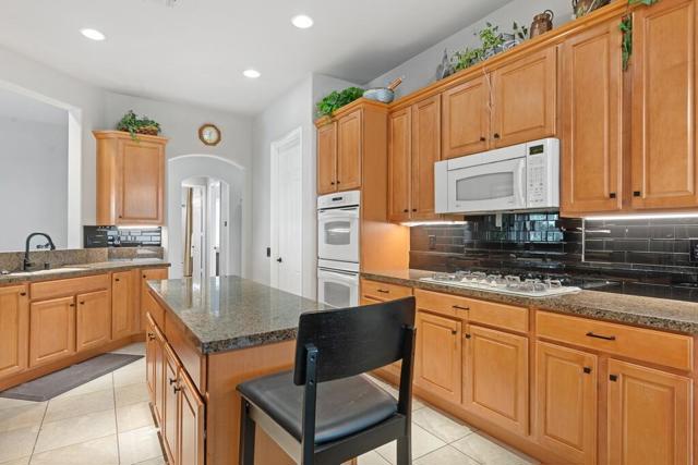 80598 Camino Santa Juliana, Indio CA: https://media.crmls.org/mediaz/dce7119a-f122-43f4-97eb-ed7e04028b0b.jpg