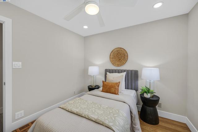 5041 Golden Rd, Pleasanton CA: https://media.crmls.org/mediaz/dce8188b-0b8a-48ff-98f0-65cc2a86d21b.jpg