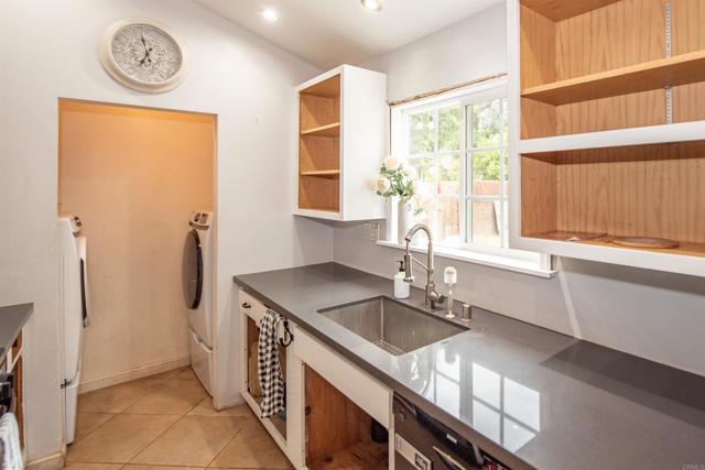 829 Warmlands Avenue, Vista CA: https://media.crmls.org/mediaz/dce8aefb-9658-44a5-b4a2-8ffa3d33b40d.jpg
