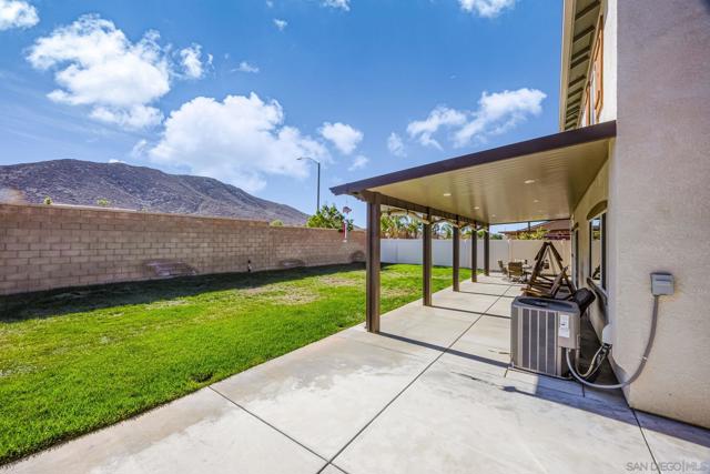 32089 Bunkhouse Rd, Winchester CA: https://media.crmls.org/mediaz/dce8b52e-758e-4a12-b96c-512231eb3c24.jpg