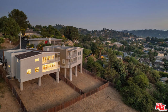 2391 Yorkshire Drive, Los Angeles CA: https://media.crmls.org/mediaz/dce8ddbc-414a-430d-bb77-080d2bac098b.jpg