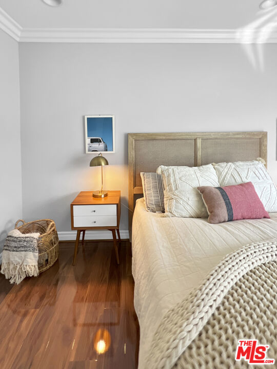 4211 Arch Drive, Studio City CA: https://media.crmls.org/mediaz/dce8f5da-a9bf-4738-b5f4-e30820789f85.jpg