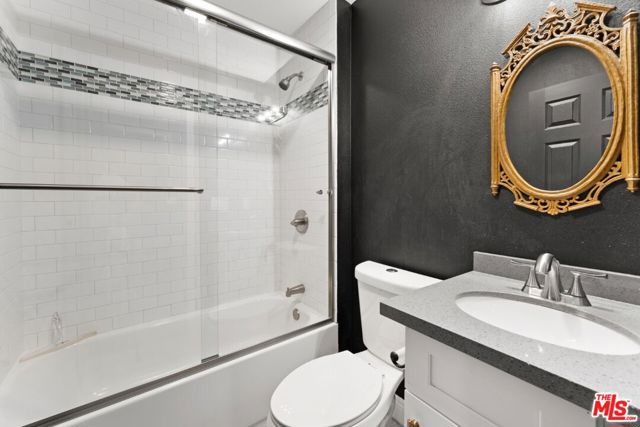 7083 Highcliff Trail, Tujunga CA: https://media.crmls.org/mediaz/dce96a8d-babc-469c-a21a-de5bf344aaac.jpg