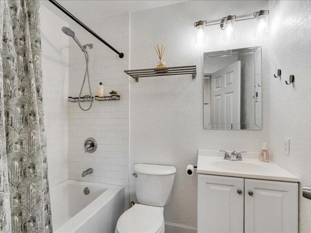 4475 Diamond Street, Capitola CA: https://media.crmls.org/mediaz/dce9936a-9c91-44a7-b780-353e395804b9.jpg